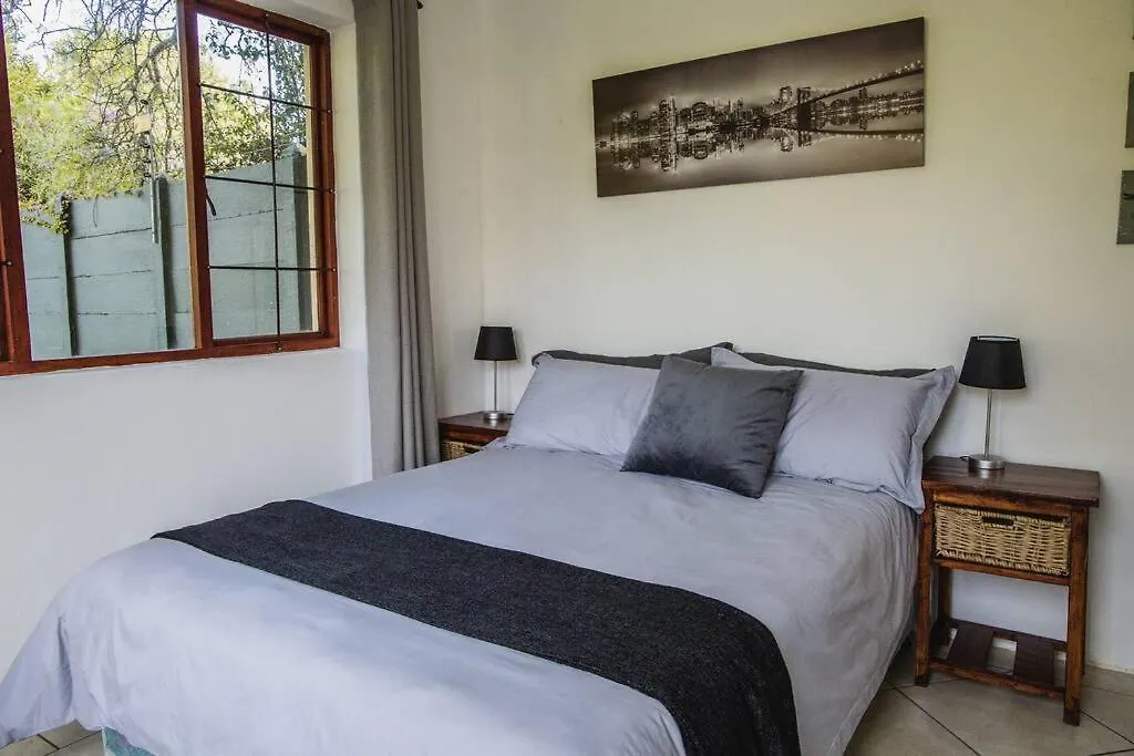 African Lily Private Guest House Port Elizabeth Apartment